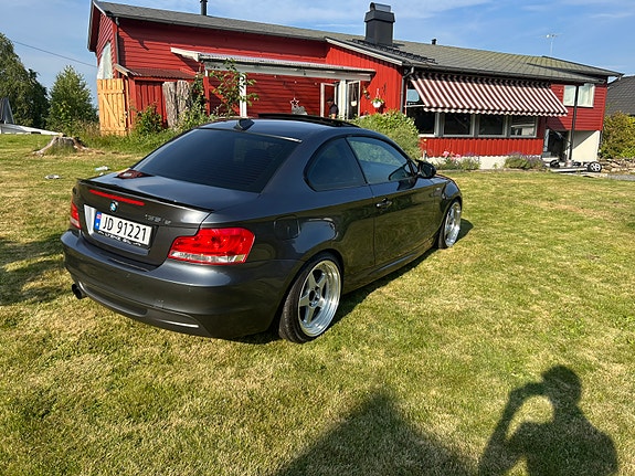 BMW 135i 4 of 5