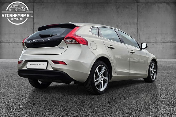 Volvo V40 3 of 5