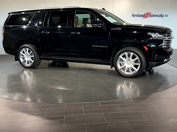 Chevrolet Suburban 10 of 30