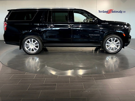 Chevrolet Suburban 9 of 30
