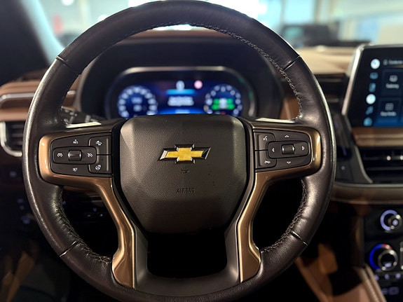 Chevrolet Suburban 24 of 30
