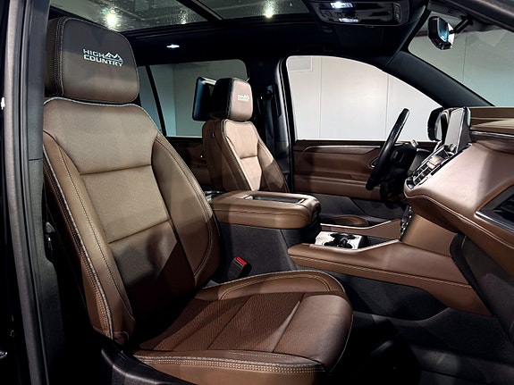 Chevrolet Suburban 20 of 30
