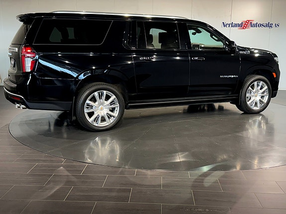 Chevrolet Suburban 8 of 30