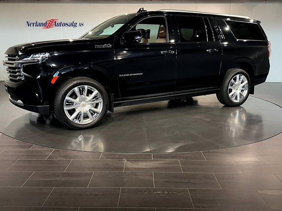 Chevrolet Suburban 2 of 30