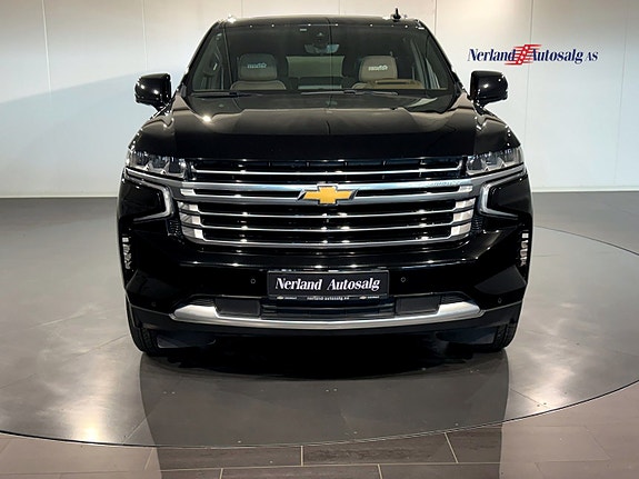 Chevrolet Suburban 12 of 30