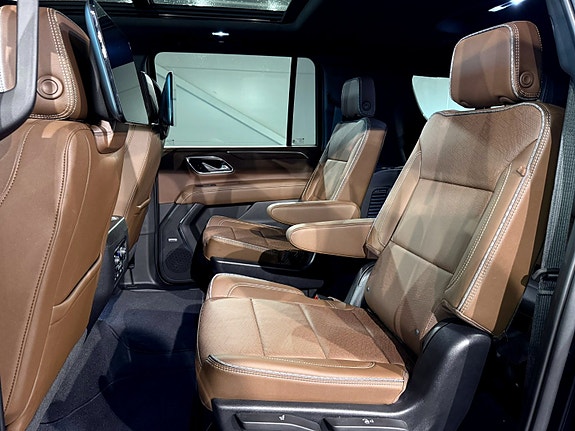Chevrolet Suburban 15 of 30