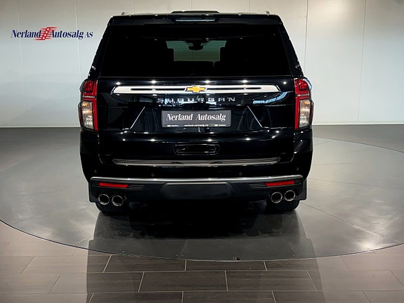 Chevrolet Suburban 6 of 30