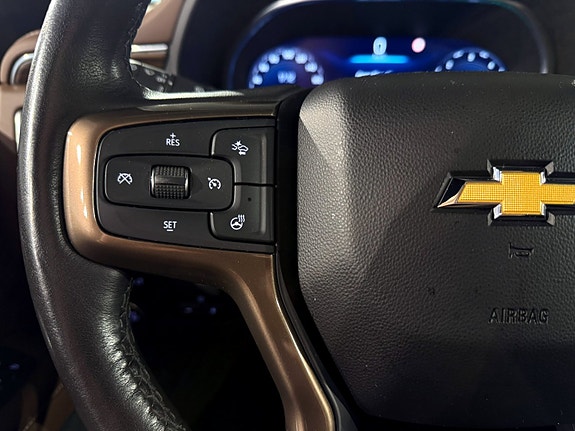 Chevrolet Suburban 25 of 30
