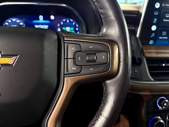 Chevrolet Suburban 26 of 30