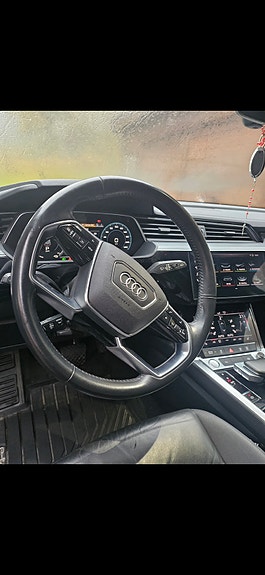 Audi e-tron 5 of 5