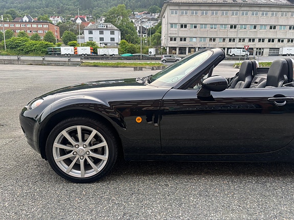 Mazda MX-5 4 of 5