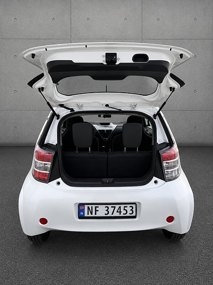 Toyota IQ 5 of 5