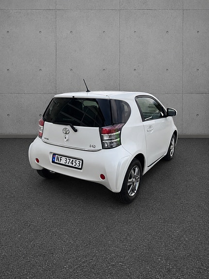 Toyota IQ 3 of 5