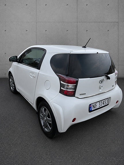 Toyota IQ 4 of 5