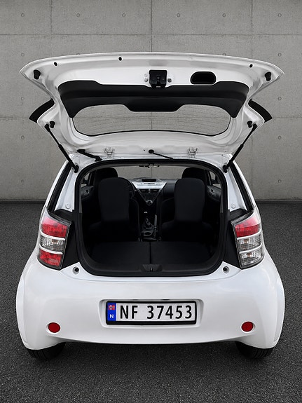Toyota IQ 6 of 10