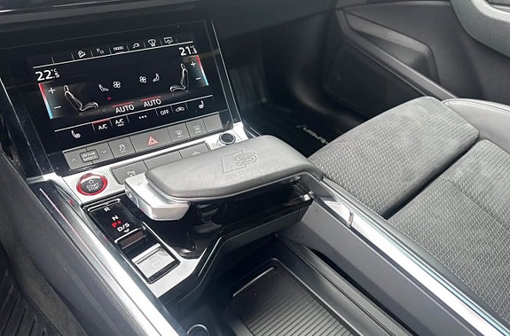Audi e-tron S 9 of 10