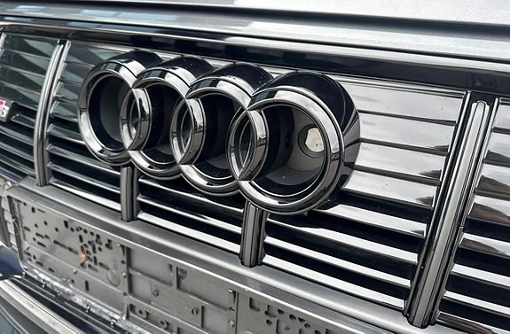 Audi e-tron S 10 of 10