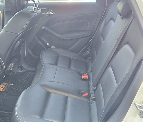 Mercedes-Benz B-Electric 3 of 5