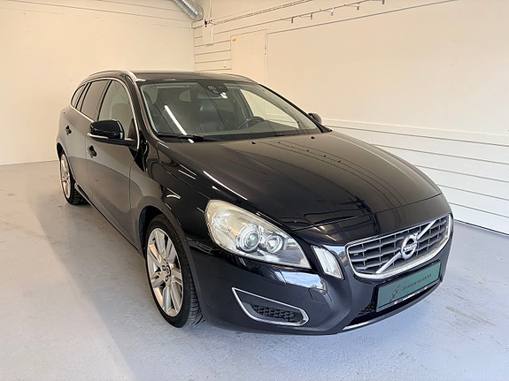 Volvo V60 2 of 5