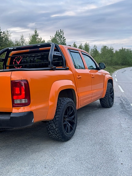 Volkswagen Amarok 2 of 4