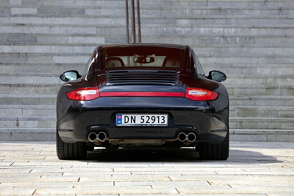 Porsche 911 4 of 5