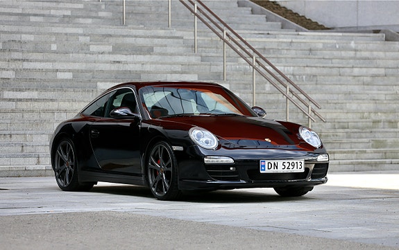 Porsche 911 2 of 5