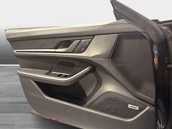 Porsche Taycan 4 9 of 18
