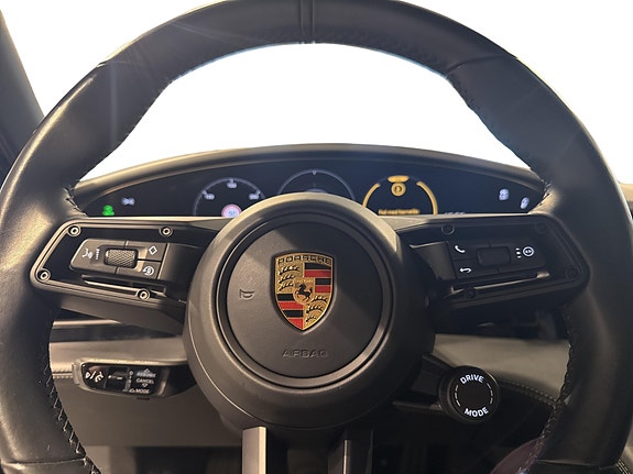 Porsche Taycan 4 8 of 18