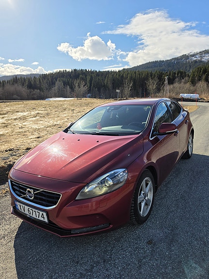Volvo V40 2 of 5
