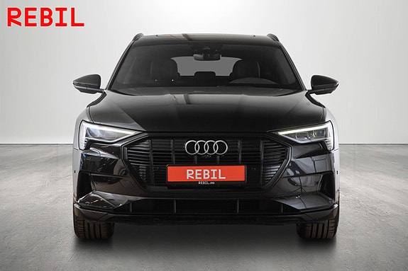 Audi e-tron Sportback 3 of 5