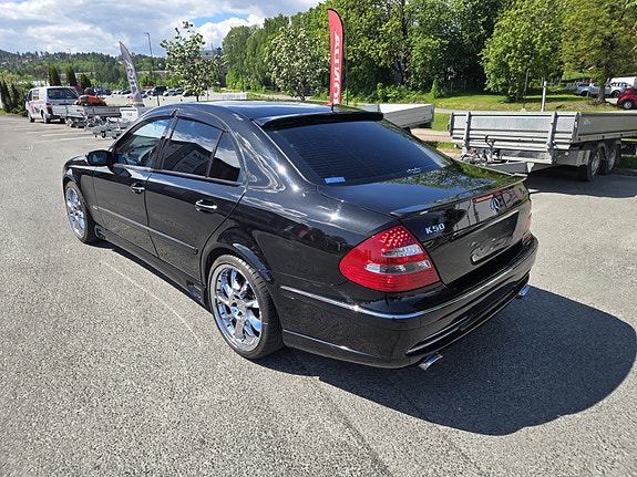 Mercedes-Benz E500 3 of 10