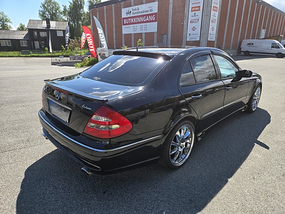 Mercedes-Benz E500 4 of 10