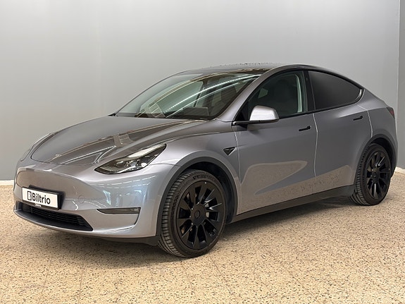 Tesla Model Y 3 of 5
