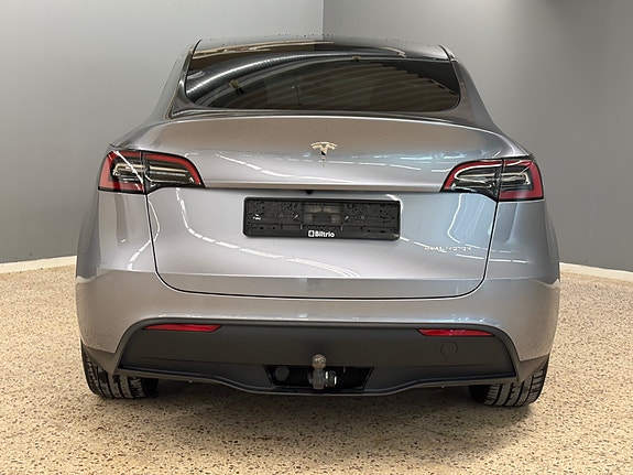 Tesla Model Y 5 of 5