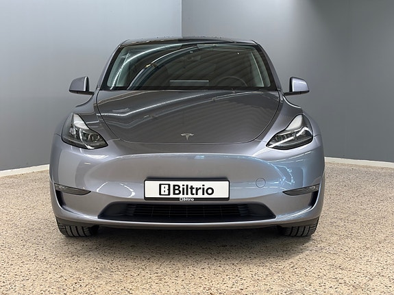 Tesla Model Y 2 of 5