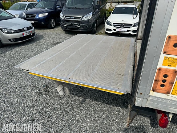 Mercedes-Benz Sprinter 8 of 16