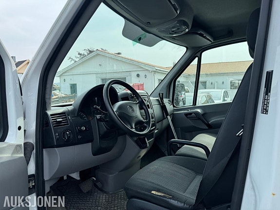 Mercedes-Benz Sprinter 11 of 16