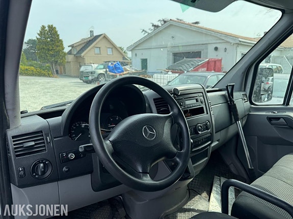 Mercedes-Benz Sprinter 12 of 16