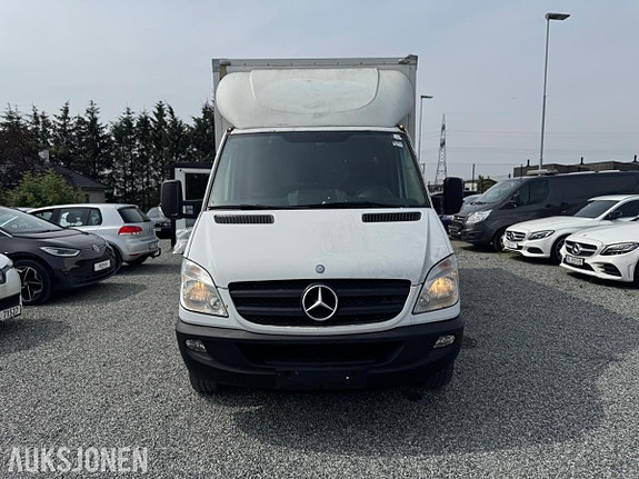 Mercedes-Benz Sprinter 2 of 16