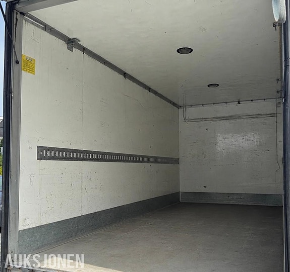 Mercedes-Benz Sprinter 13 of 16