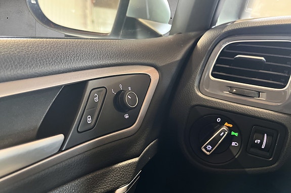 Volkswagen e-Golf VII 16 of 19
