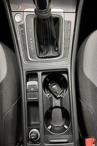 Volkswagen e-Golf VII 15 of 19