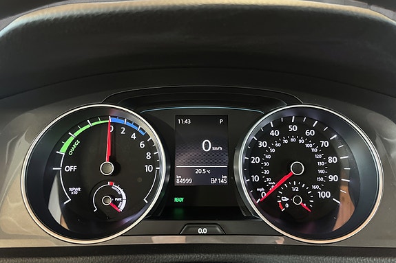 Volkswagen e-Golf VII 17 of 19