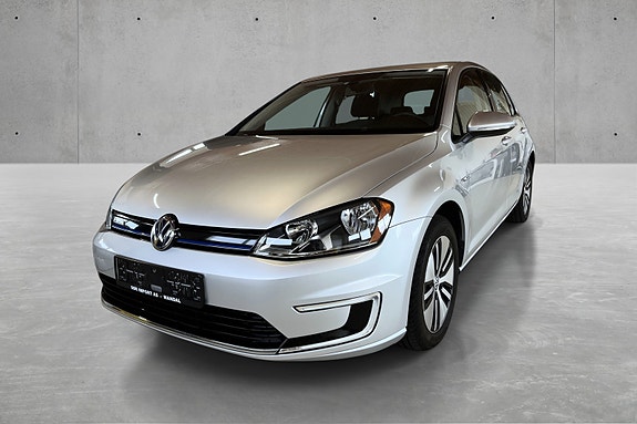 Volkswagen Golf 2 of 5
