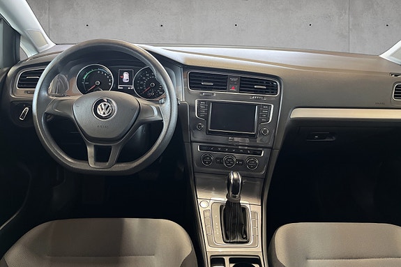 Volkswagen e-Golf VII 11 of 19