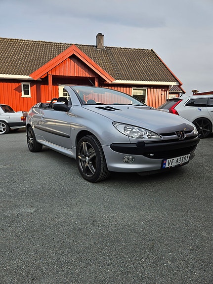 Peugeot 206 2 of 5