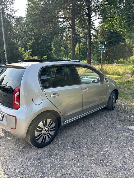 Volkswagen e-Up! 3 of 5