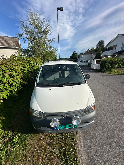Toyota HiAce 3 of 5