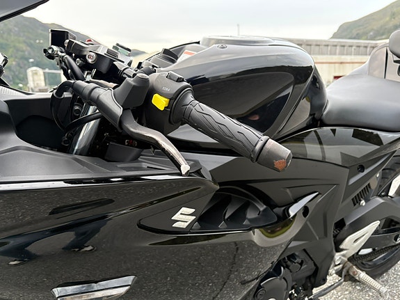 Suzuki GSX-R 125 7 of 8