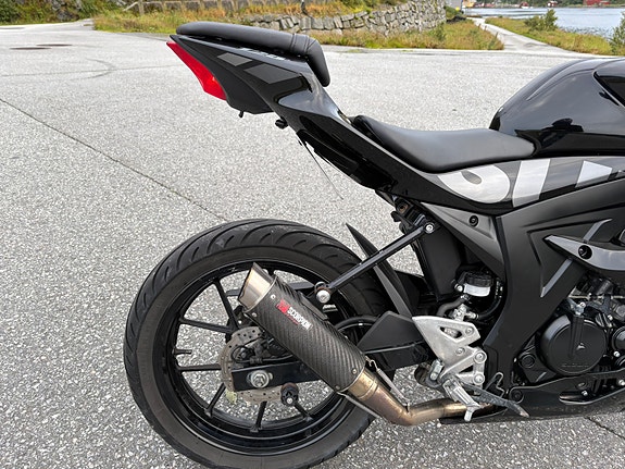 Suzuki GSX-R 125 3 of 8